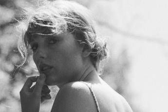 Taylor Swift batte se stessa Taylor Swift batte se stessa